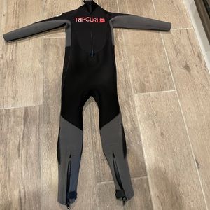 Kids size 6/7 Full Wetsuit